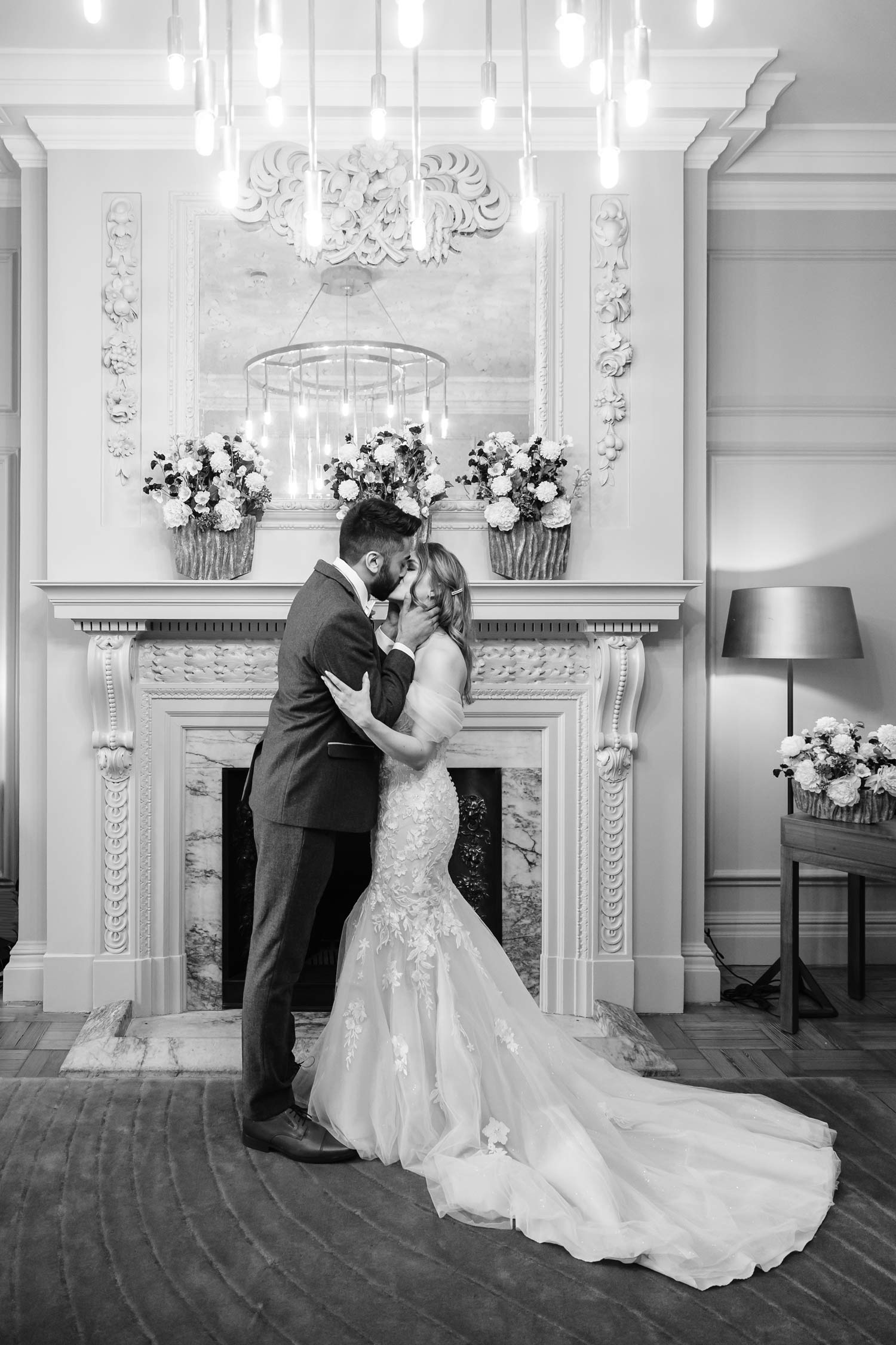 A couple have their first kiss at their London micro wedding.